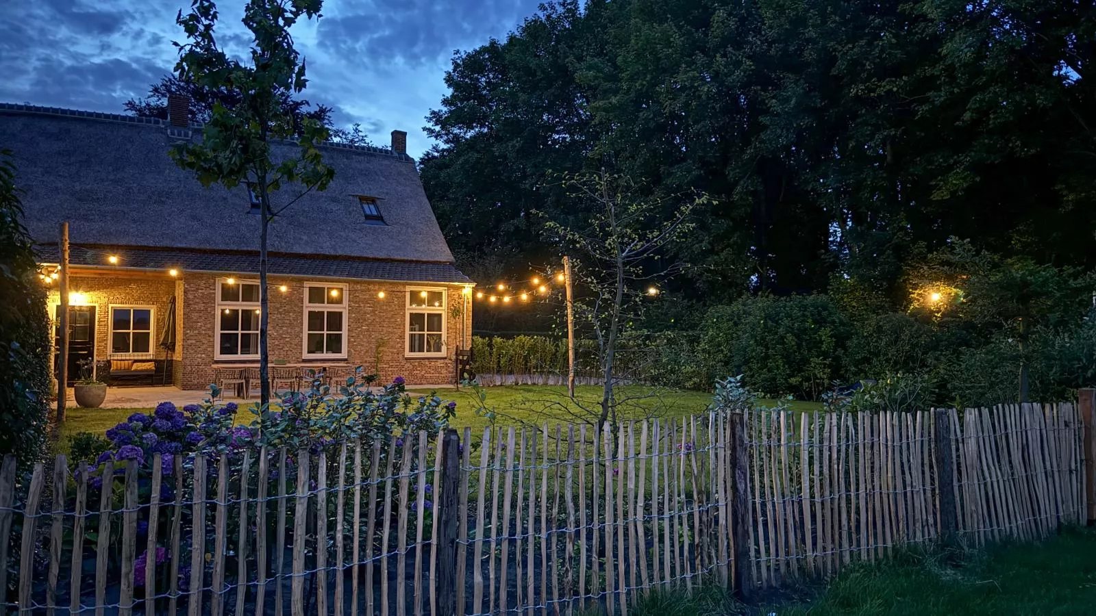 Het Hoevehuys-Buitenkant zomer