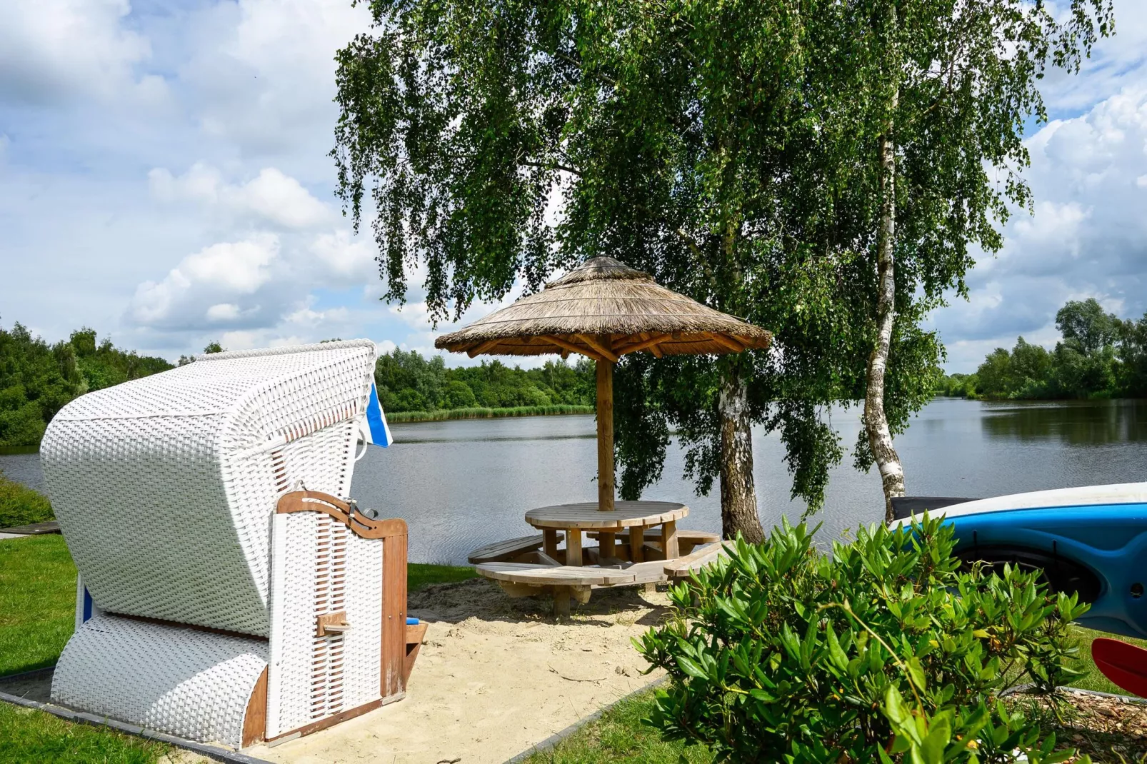 12 pers Lethehuis met sauna buitenspa en toerboot-Tuinen zomer