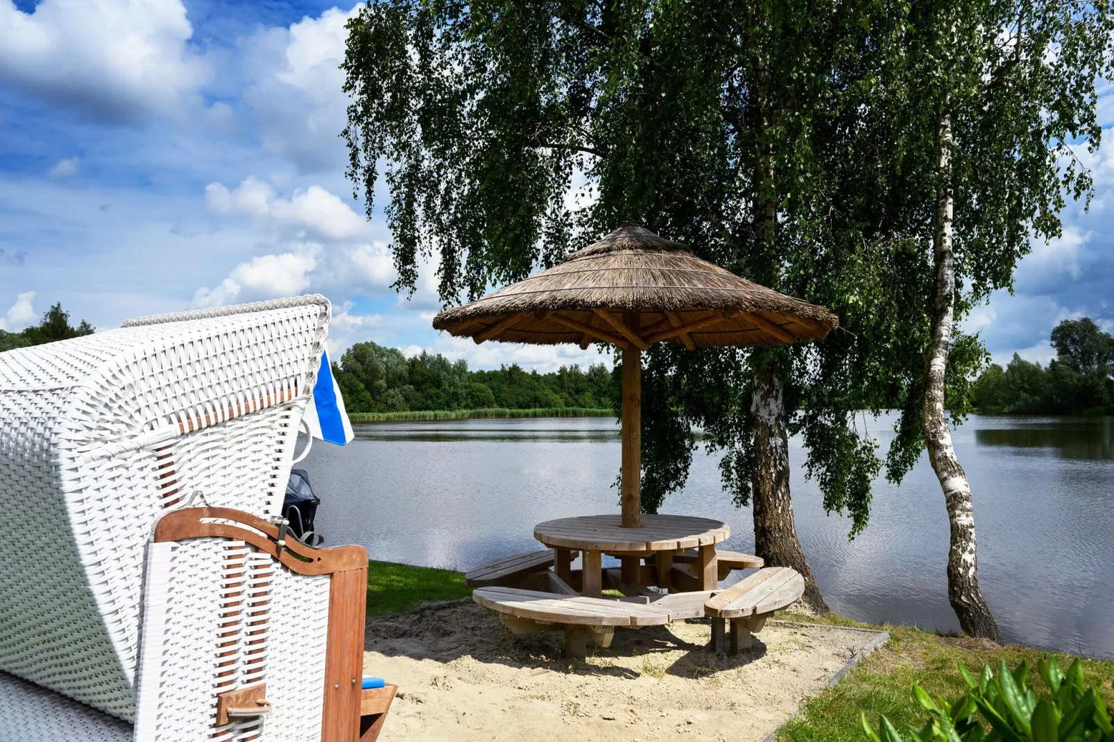 12 pers Lethehuis met sauna buitenspa en toerboot-Tuinen zomer