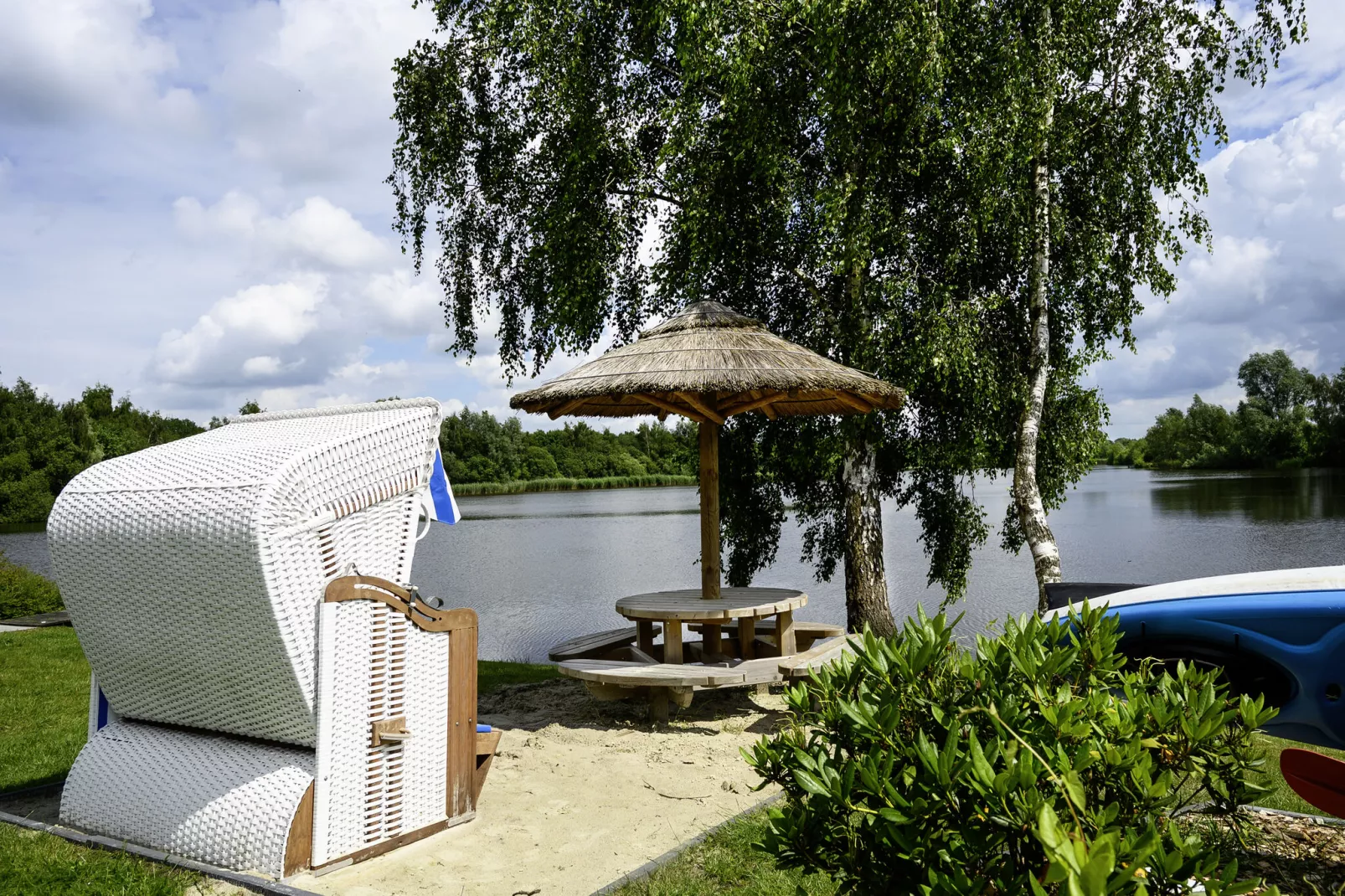 10 pers Lieskehuis Wellness de luxe met sauna buitenspa en toerboot-Tuinen zomer