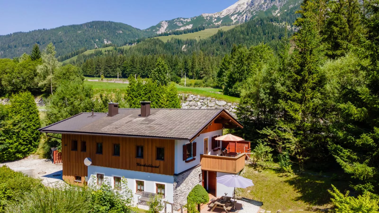 Haus Weissbach-Buitenkant zomer