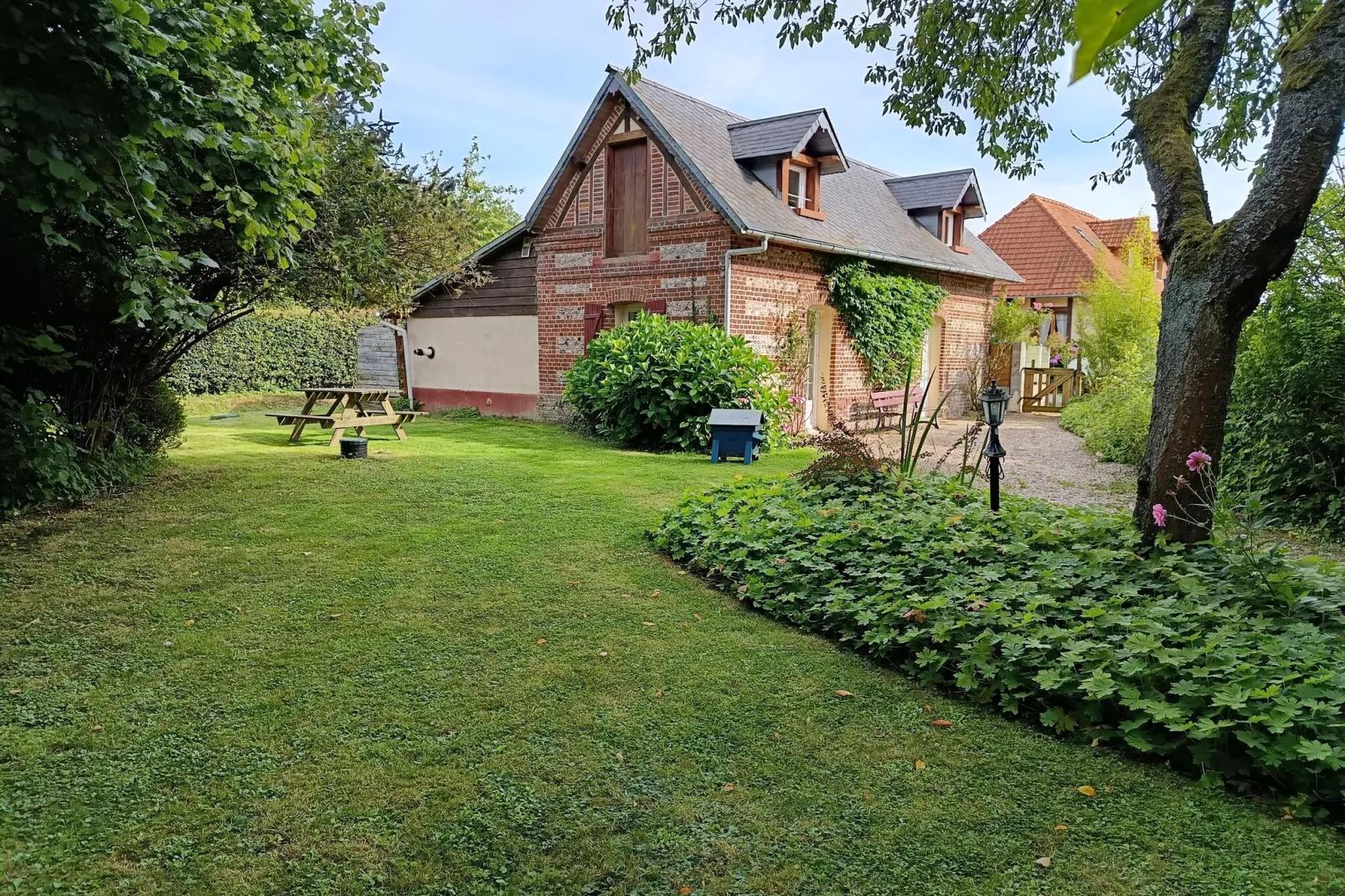 Holiday home, Les Grandes-Ventes-La Rosée-La Rosée-Tuinen zomer