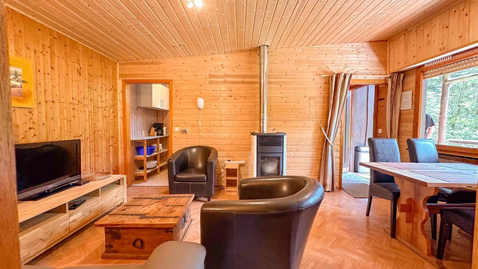 Wood Cabin-Woonkamer