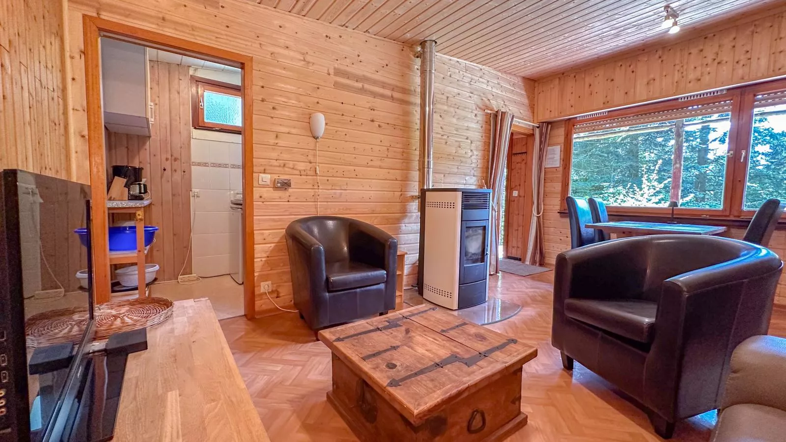 Wood Cabin-Woonkamer