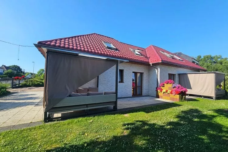 Semi-detached house in Swinoujscie for 8 persons-Buitenkant zomer