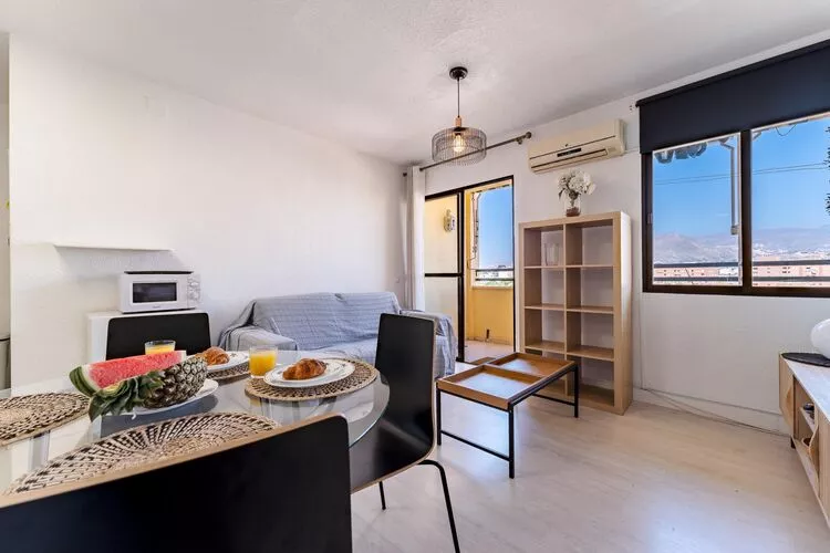 CT 316 AL - Faro's Aguadulce Beach Apartment - walking distance-Woonkamer