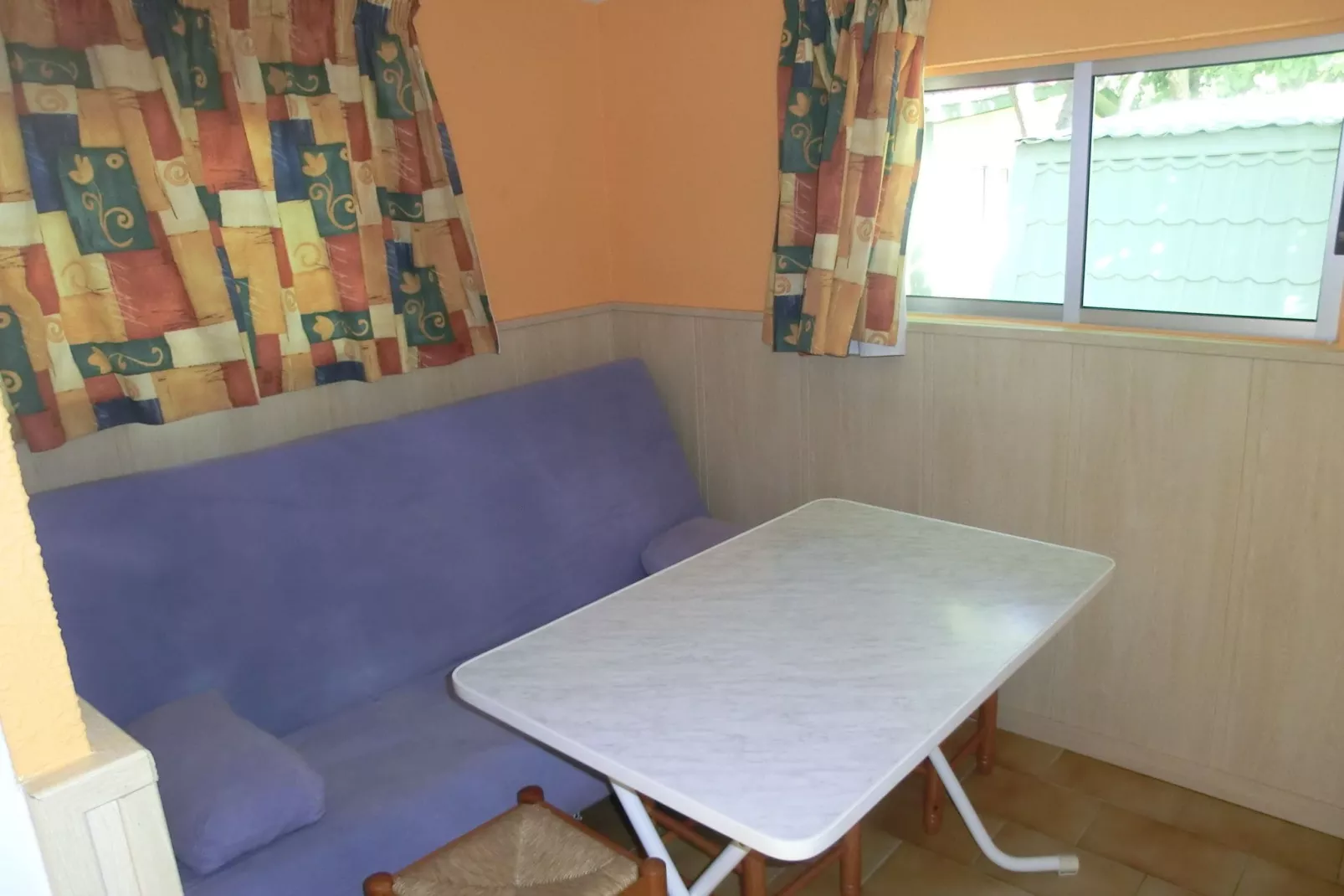 Camping Cambrils Playa 3 BUNGALOW MEDITERRANI-Woonkamer