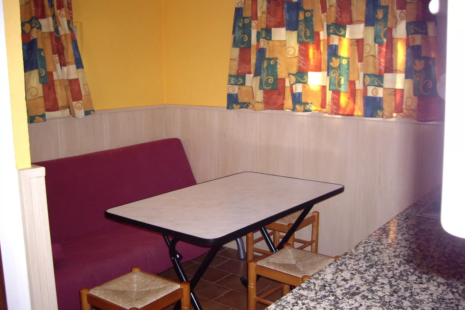 Camping Cambrils Playa 3 BUNGALOW MEDITERRANI-Eetkamer