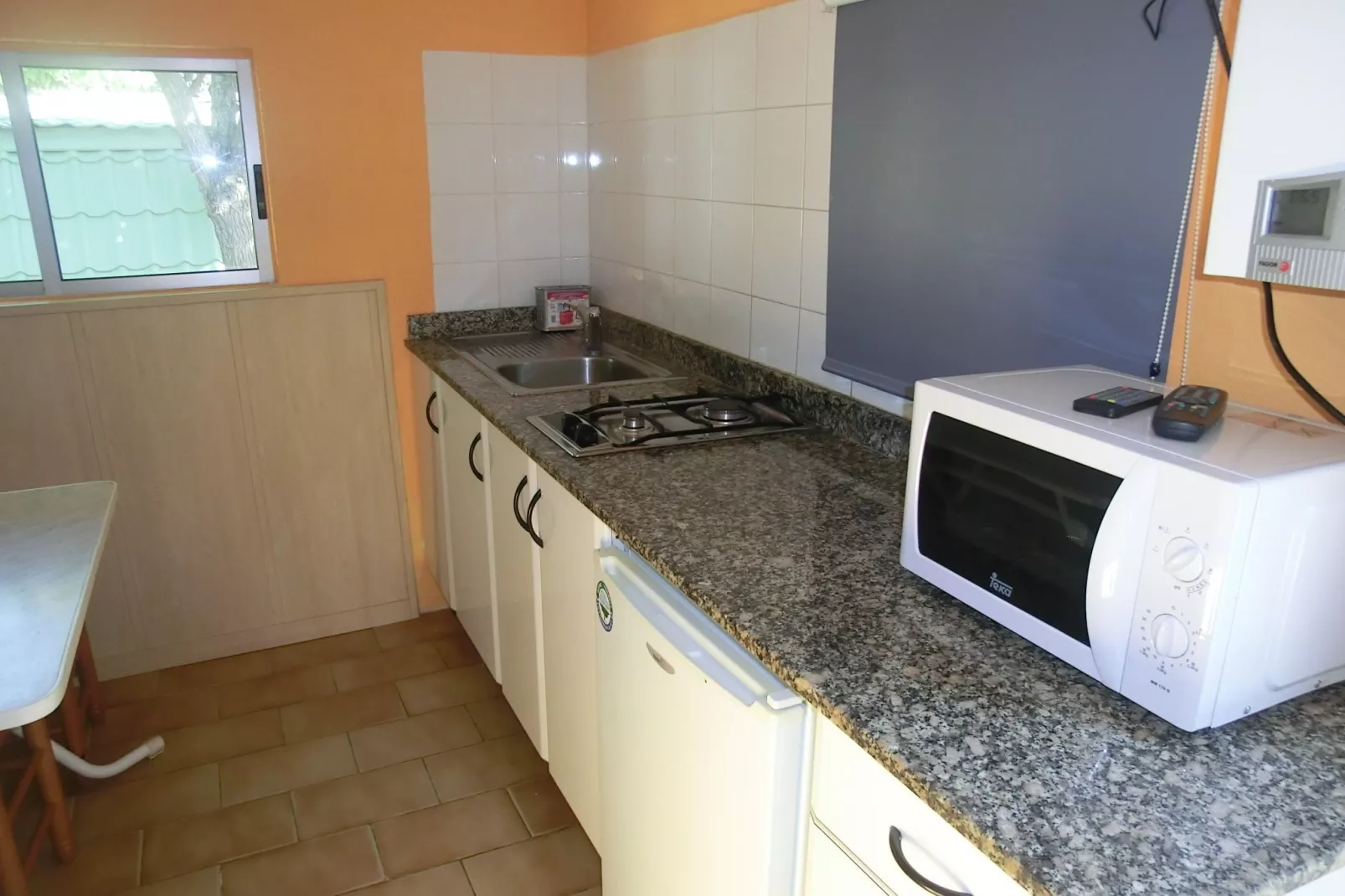 Camping Cambrils Playa 3 BUNGALOW MEDITERRANI-Keuken