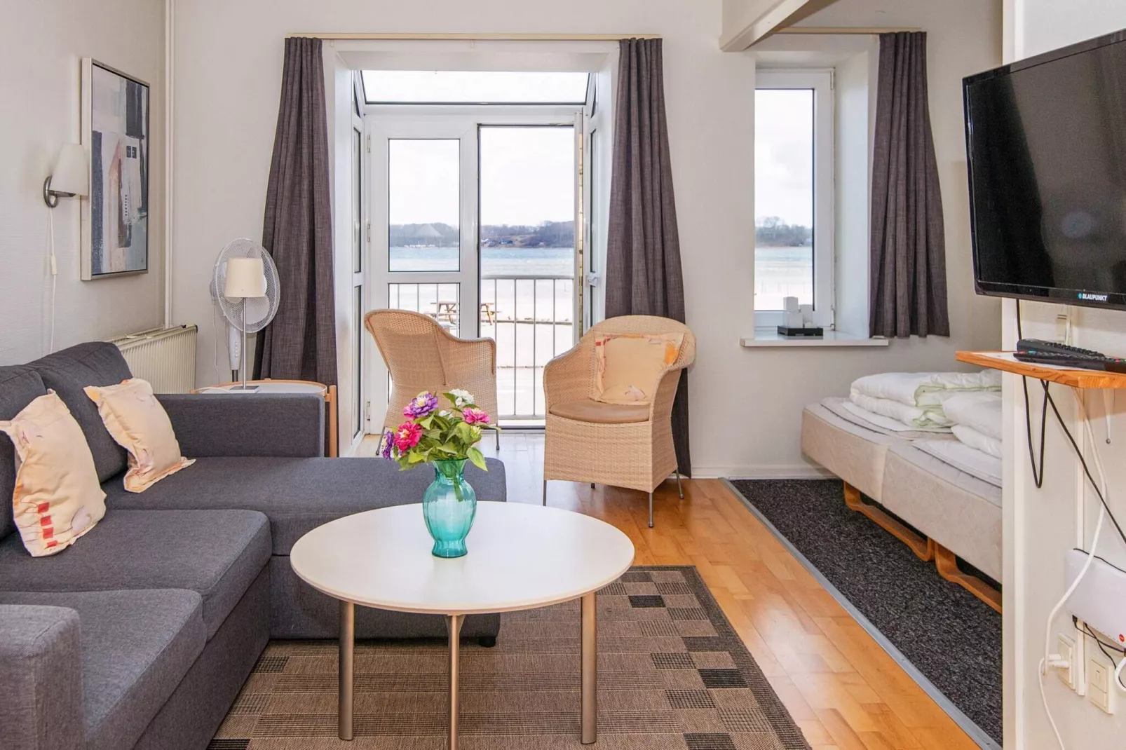 1 room w/seaview-Binnen