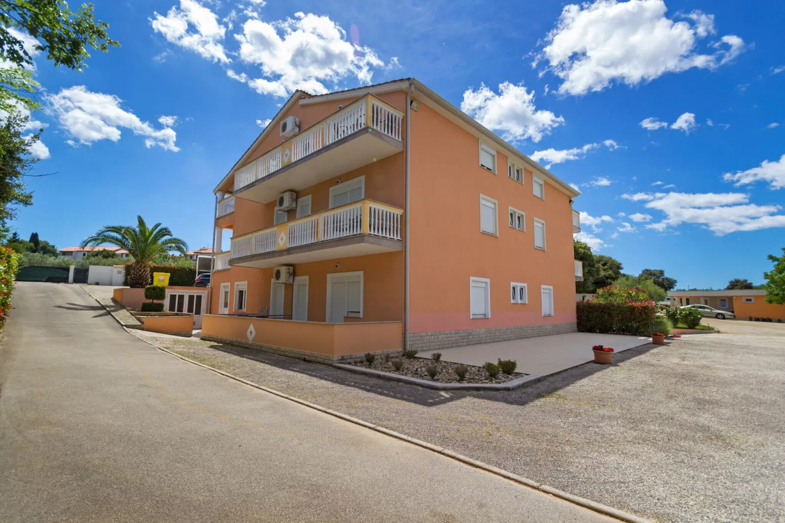 Apartman 1  4pax-Buitenkant zomer