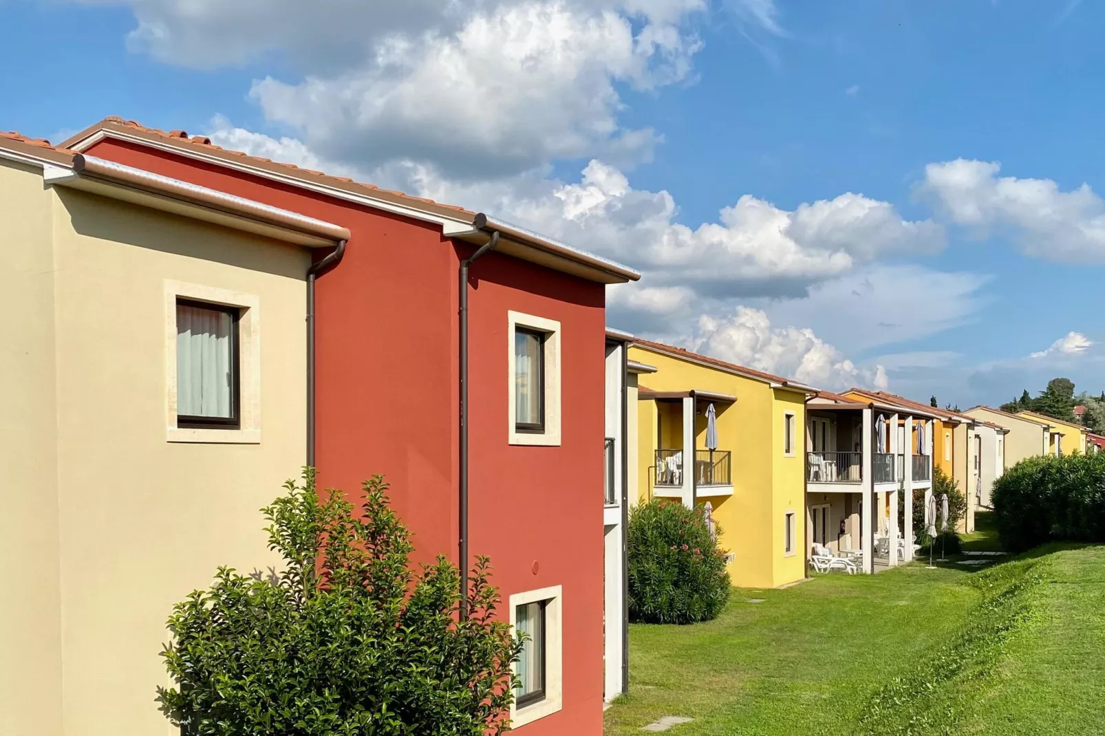 Residence Belvedere Village Castelnuovo del Garda-Trilo superior-Buitenkant zomer