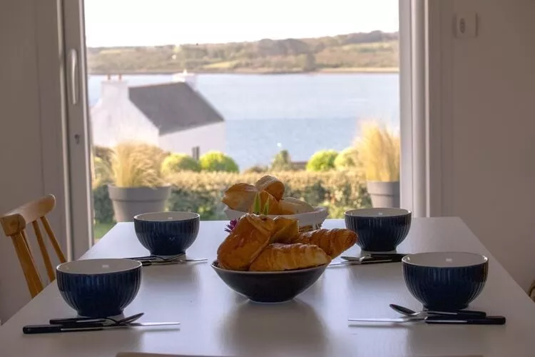 Ferienhaus mit Meerblick Roscanvel-Eetkamer