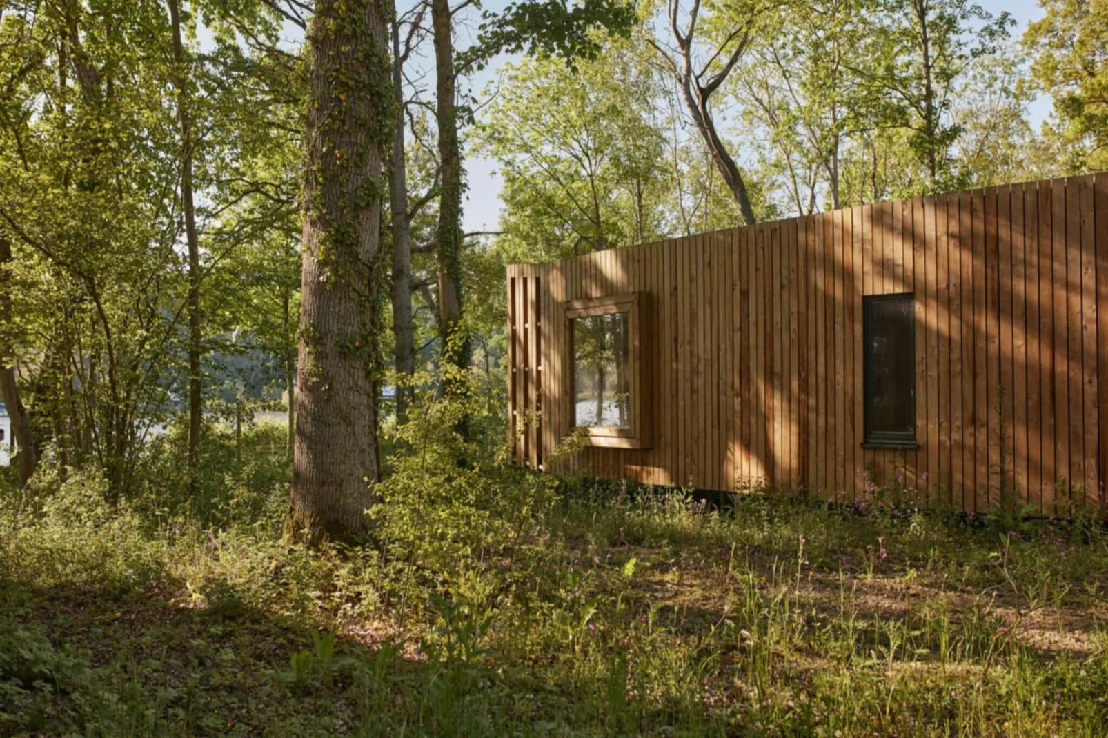 The Blue Lodge by YourNature-Buitenkant zomer