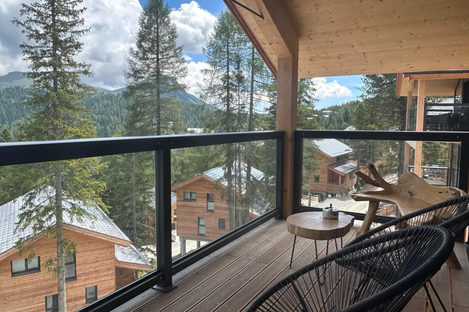 Naturchalets Turracher Höhe 8-Terrasbalkon