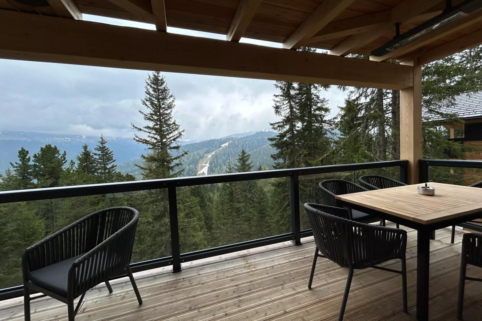 Naturchalets Turracher Höhe 13-Terrasbalkon