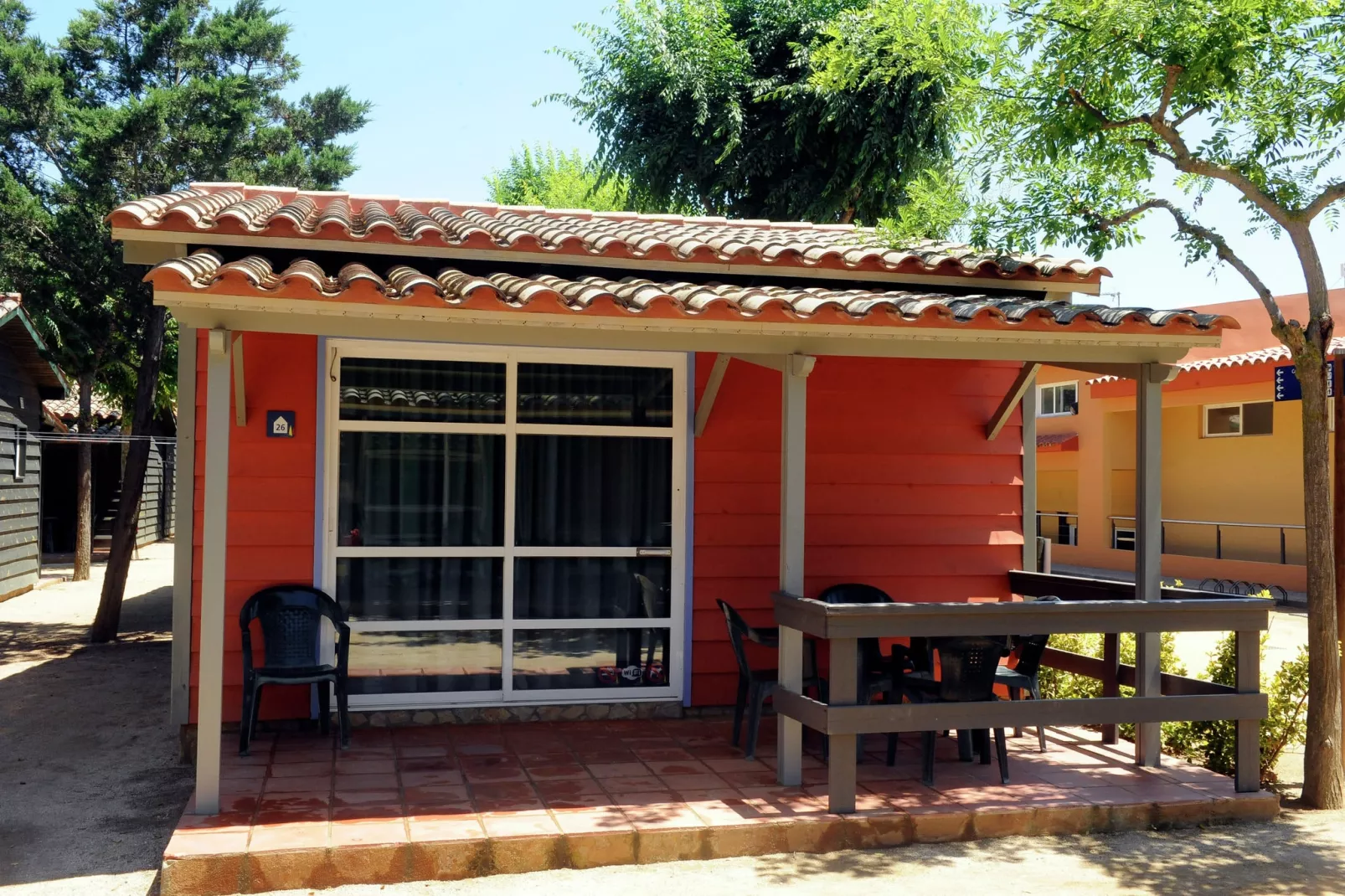 Camping del Mar BUNGALOW MADERA 5P-Buitenkant zomer