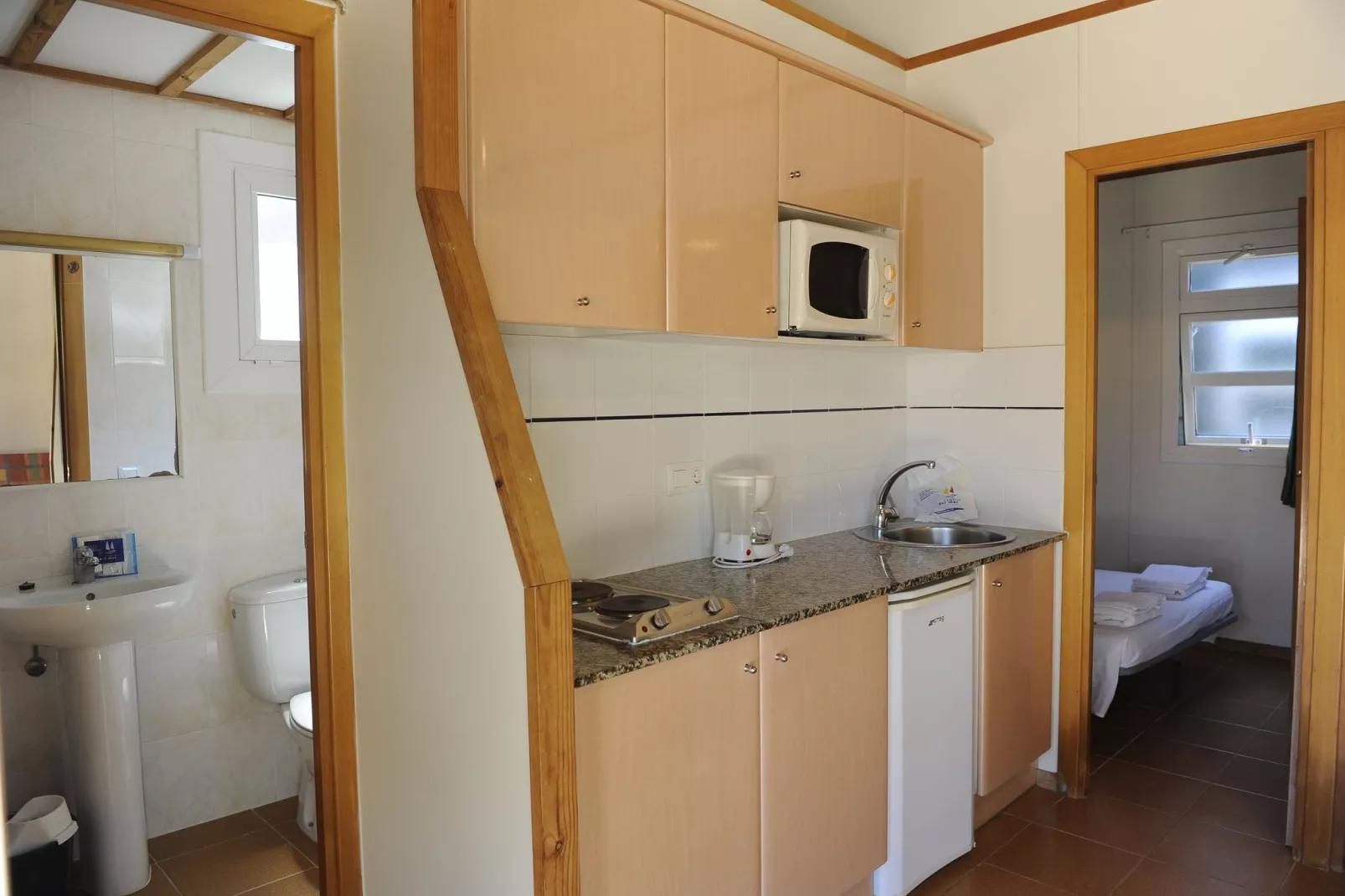 Camping del Mar BUNGALOW MADERA 5P-Keuken