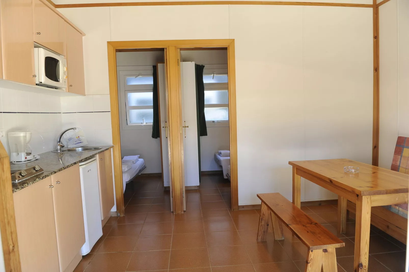 Camping del Mar BUNGALOW MADERA 5P-Keuken