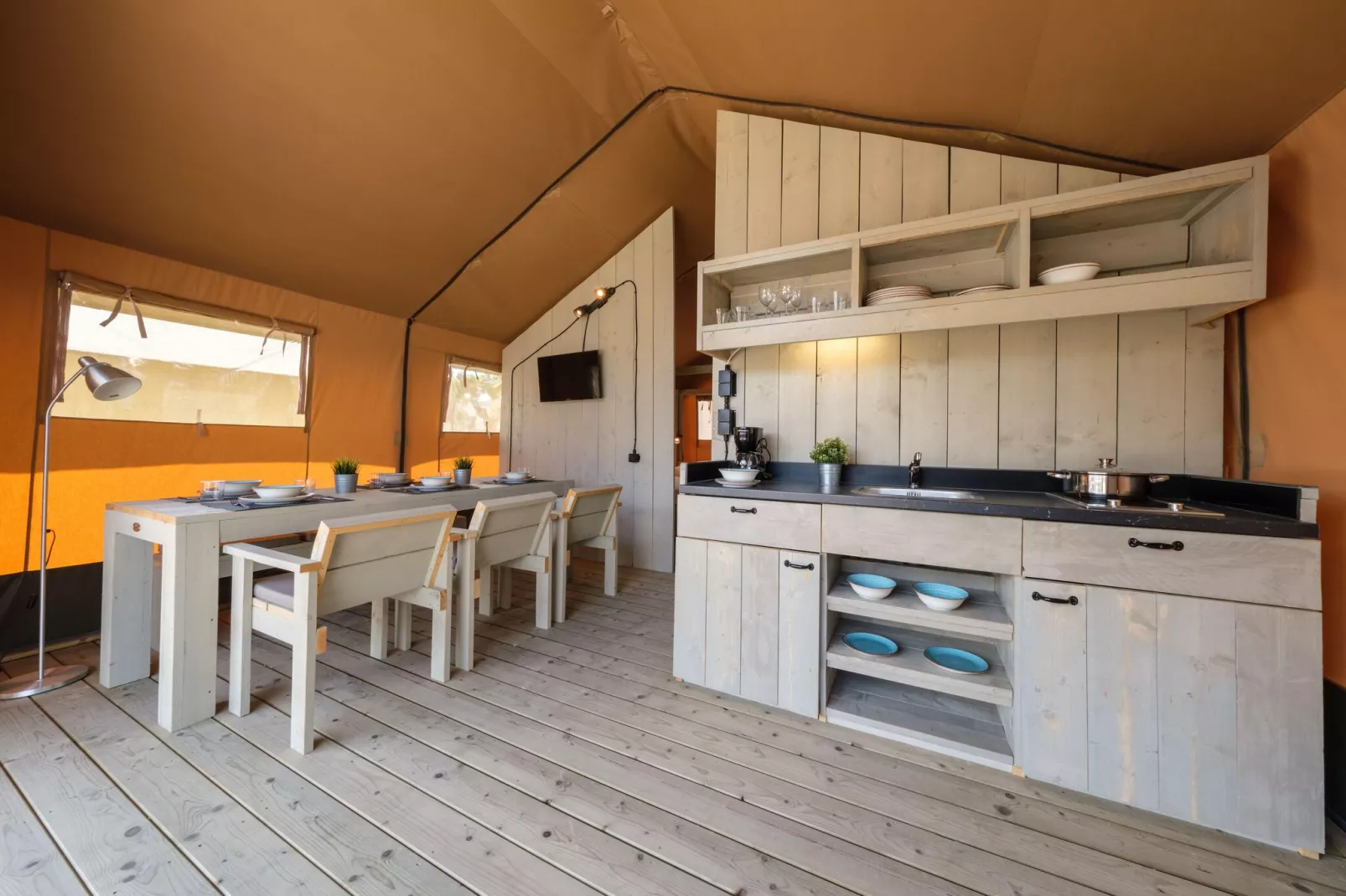 CAMPING ESTIVAL VENDRELL PLATJA TENT GRAND SAFARI GLAMPING-Keuken