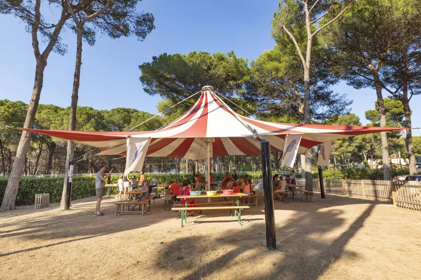 CAMPING INTERPALS- Bungalow Sa Riera-Faciliteiten