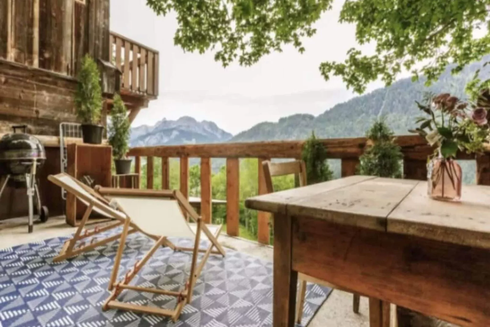 Gstaad Luxurious flat with terrace & stunning views-Terrasbalkon