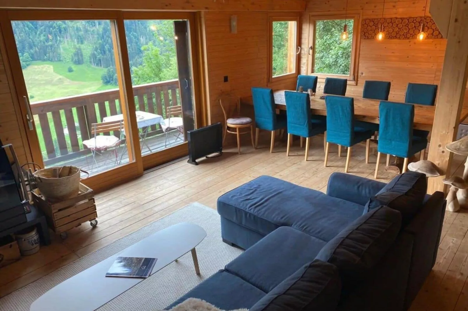 Alps Chalet for Big Group with Sauna & Yoga Terrace-Woonkamer