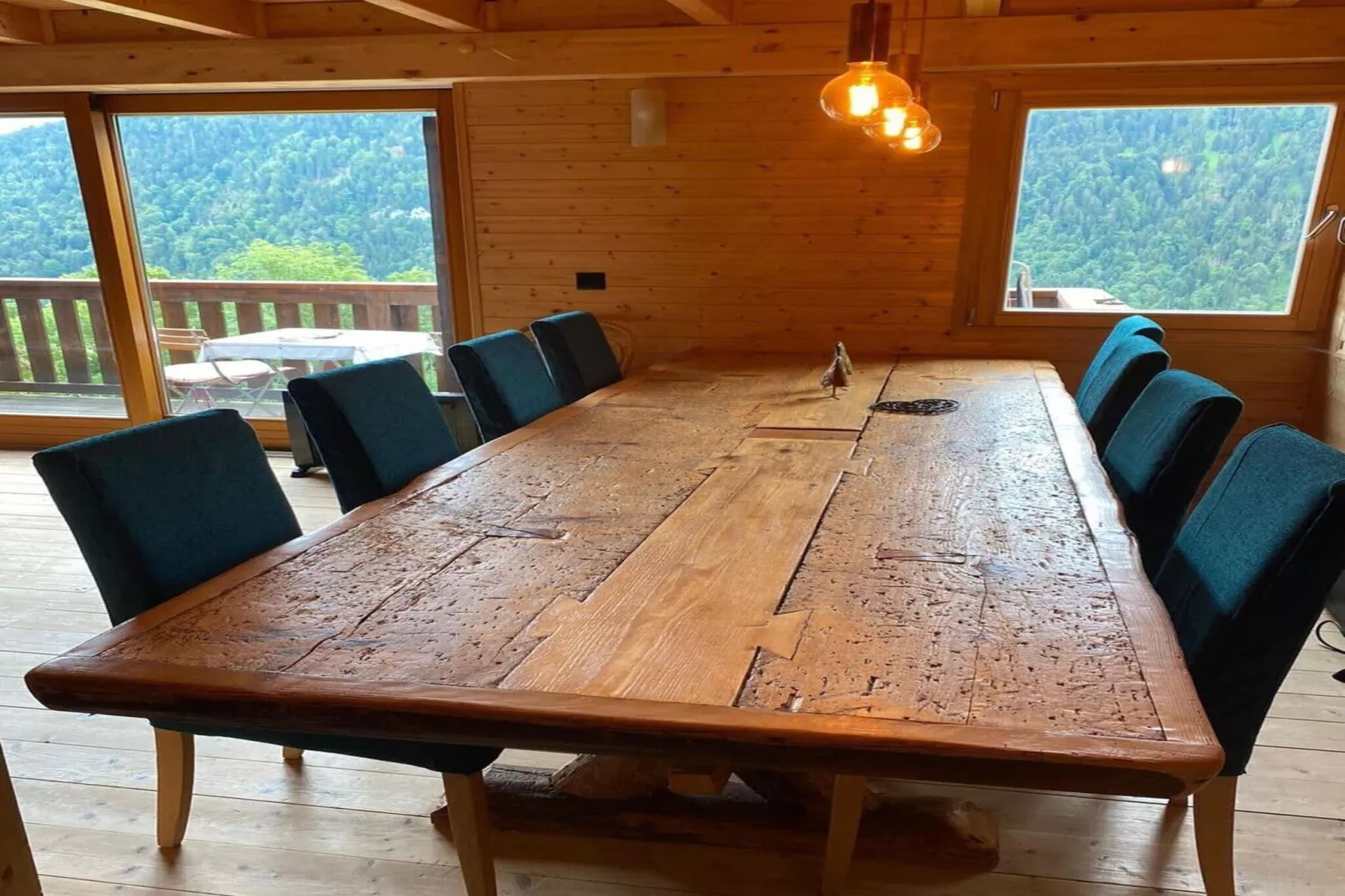 Alps Chalet for Big Group with Sauna & Yoga Terrace-Eetkamer