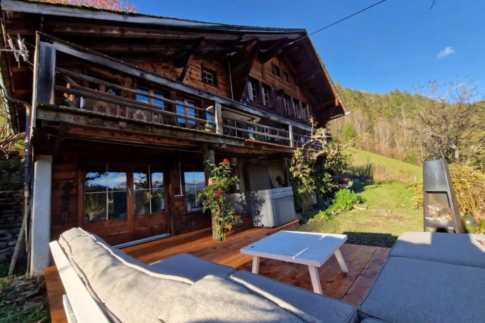 Gstaad Paradise View Chalet with Outdoor Jacuzzi