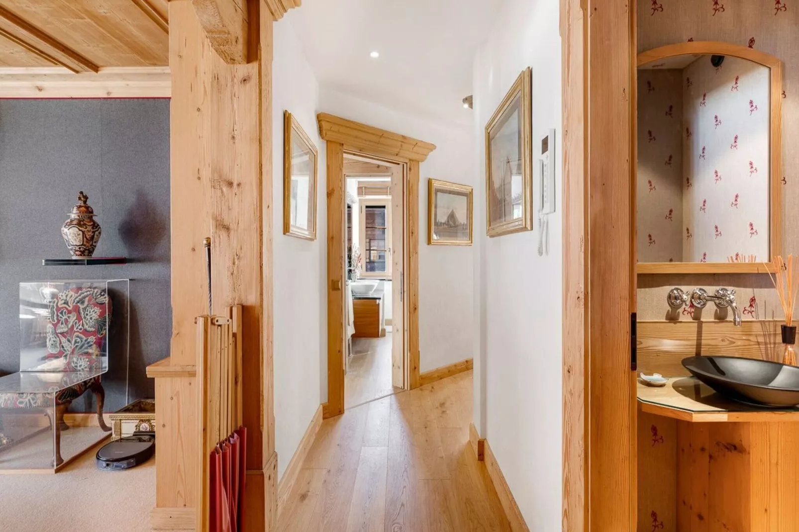 Beautiful Alpine Luxury Flat in Rougemont-Badkamer