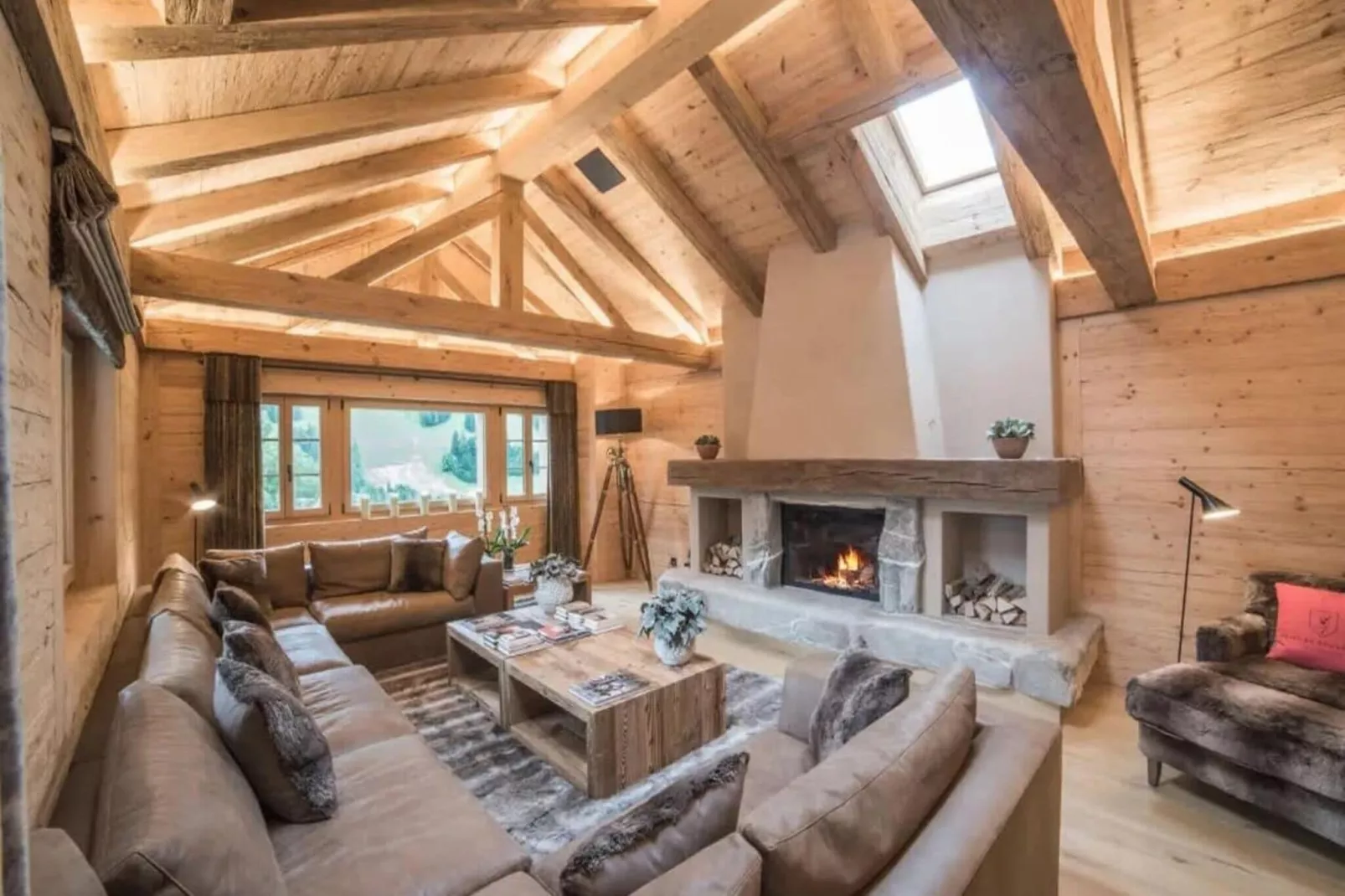 Super private Luxury Chalet with Hotel facilities-Woonkamer