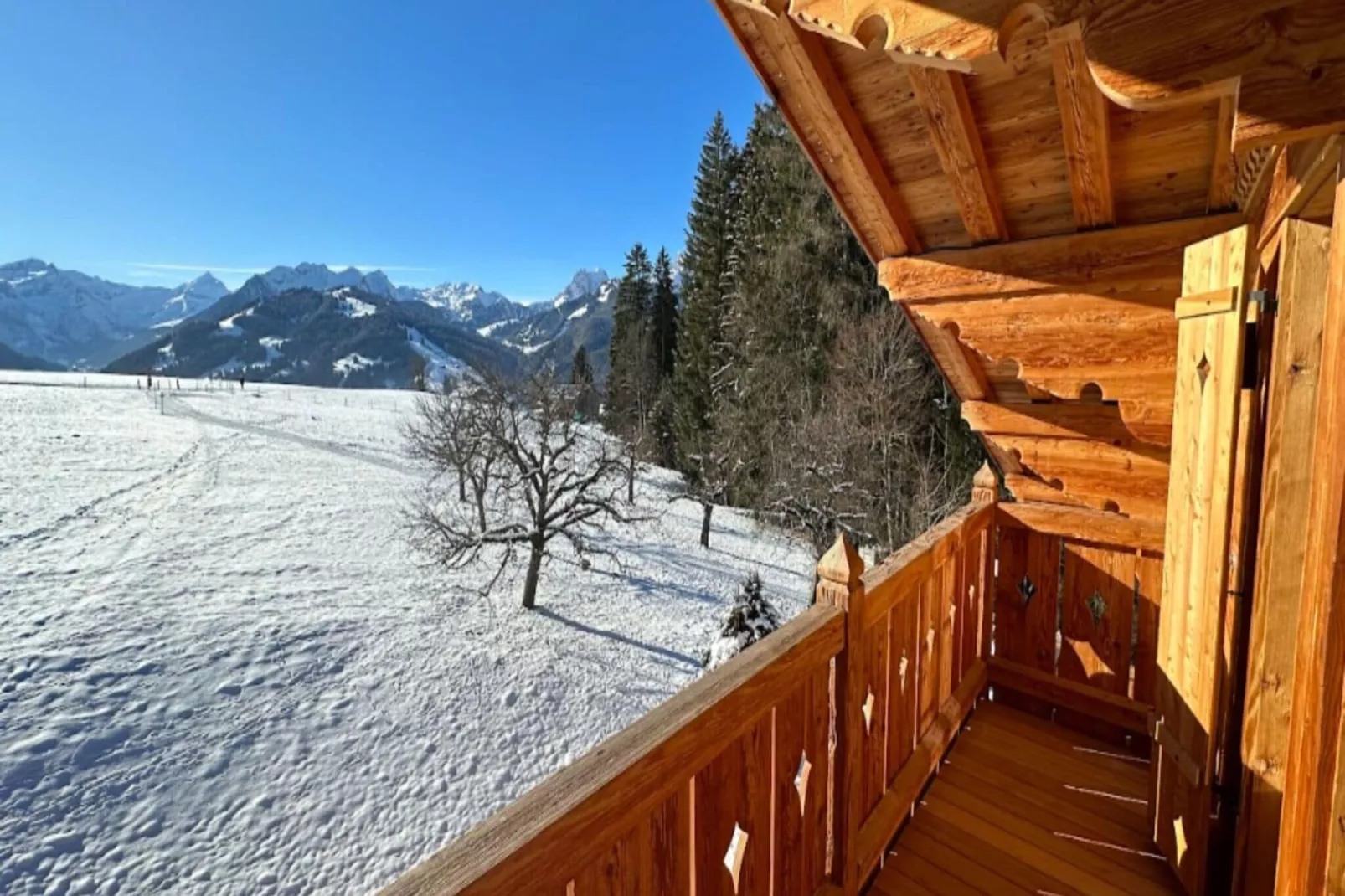 Divine Gstaad Chalet In Pure Elegance-Uitzicht winter