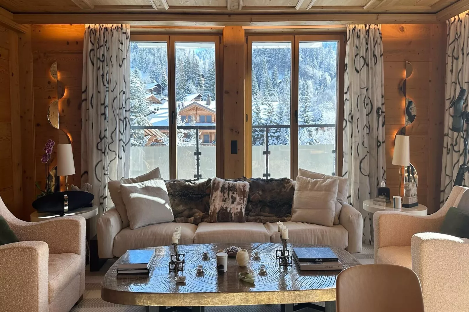 Luxurious Alpine Flat With Hotel Amenities-Woonkamer