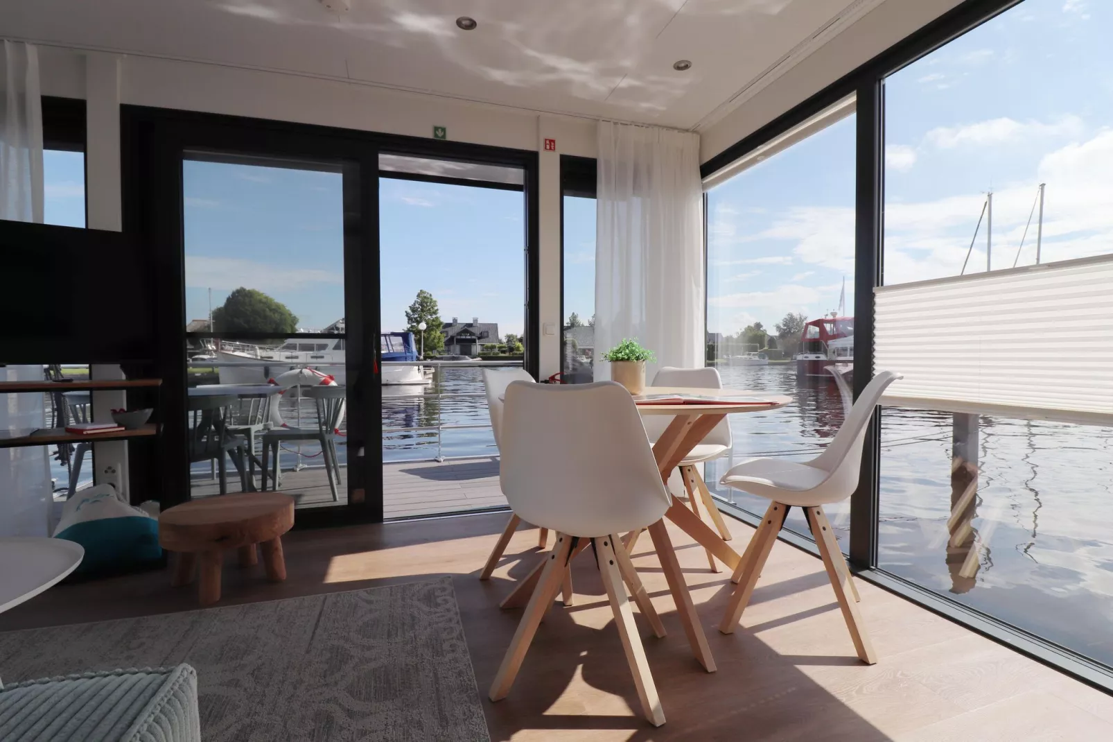 Houseboat - 1-Eetkamer