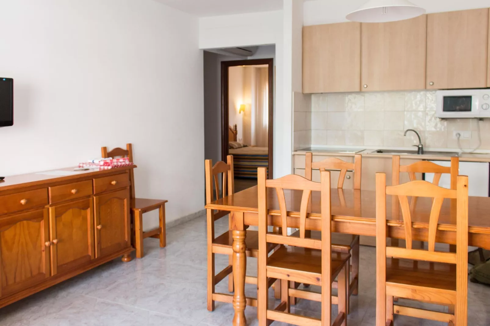 APARTAMENTOS COMTE D'EMPURIES B24-Woonkamer