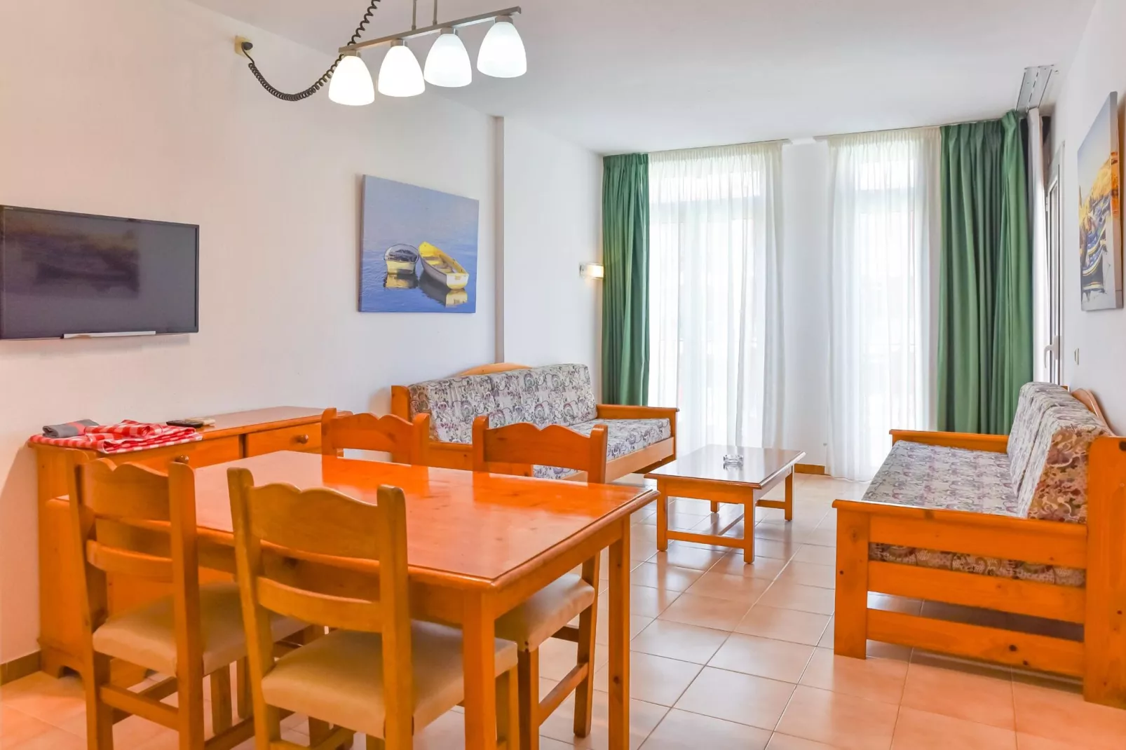 APARTAMENTOS COMTE D'EMPURIES B24-Eetkamer