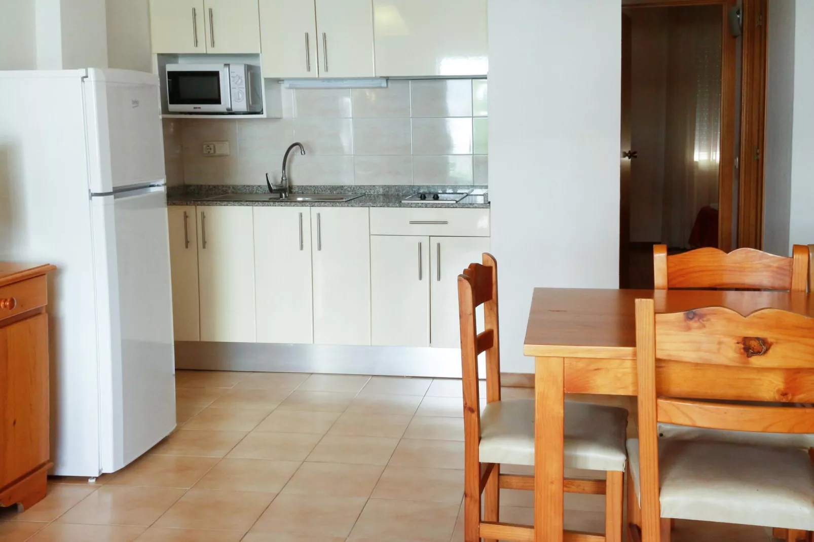 APARTAMENTOS COMTE D'EMPURIES B24-Keuken