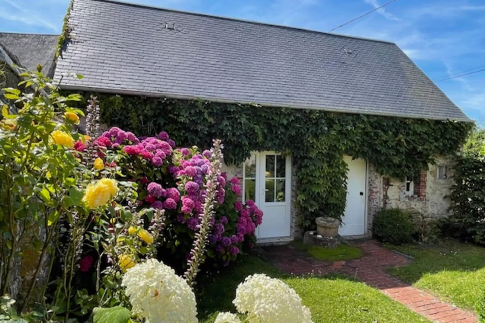 Vakantiehuis in Houtteville met tuin-Buitenkant zomer