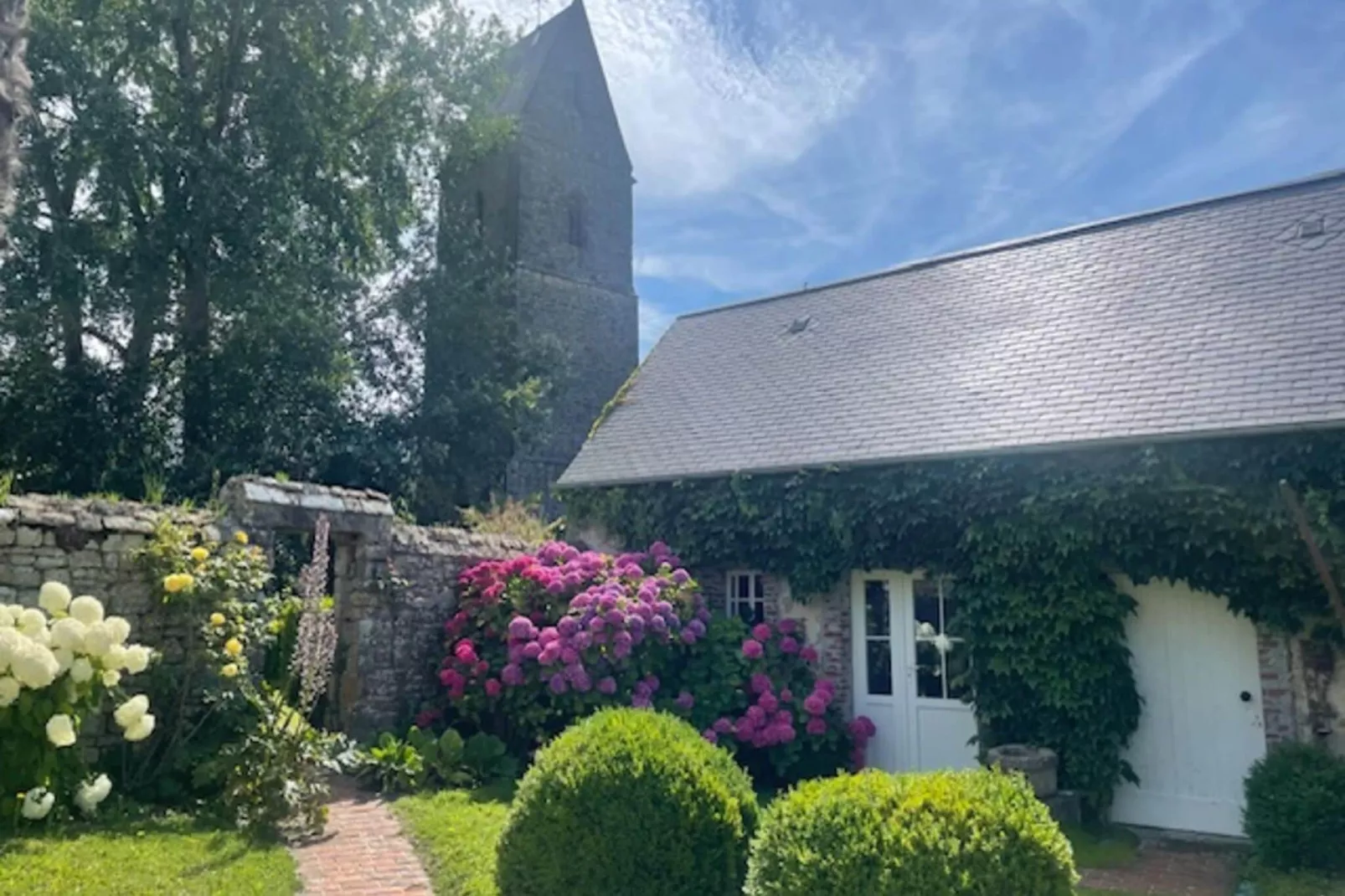 Vakantiehuis in Houtteville met tuin-Buitenkant zomer