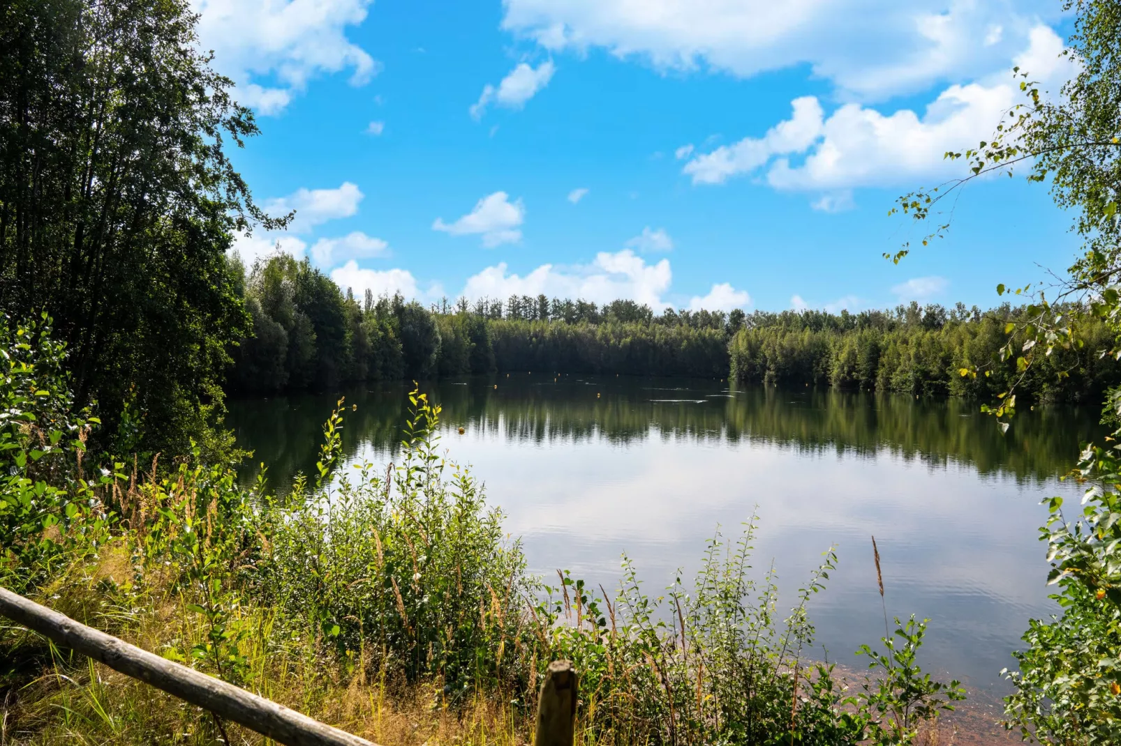 The Large Lake House by YourNature-Gebieden zomer 1km