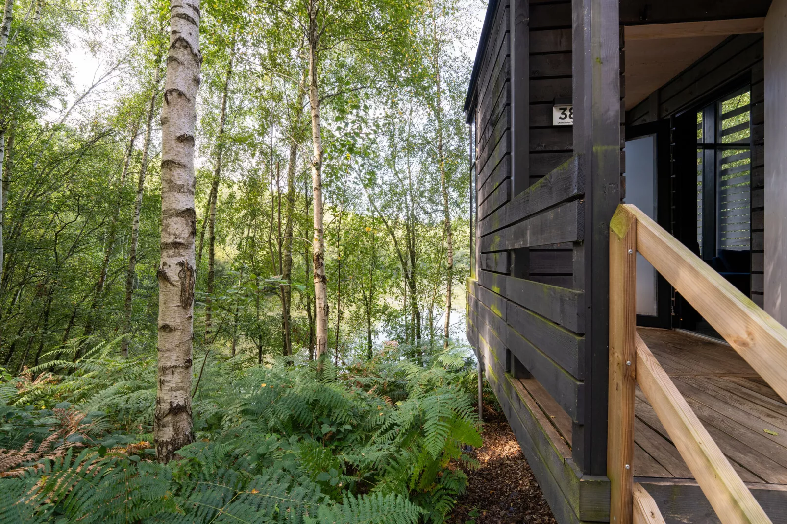 The Large Lake House by YourNature-Uitzicht zomer