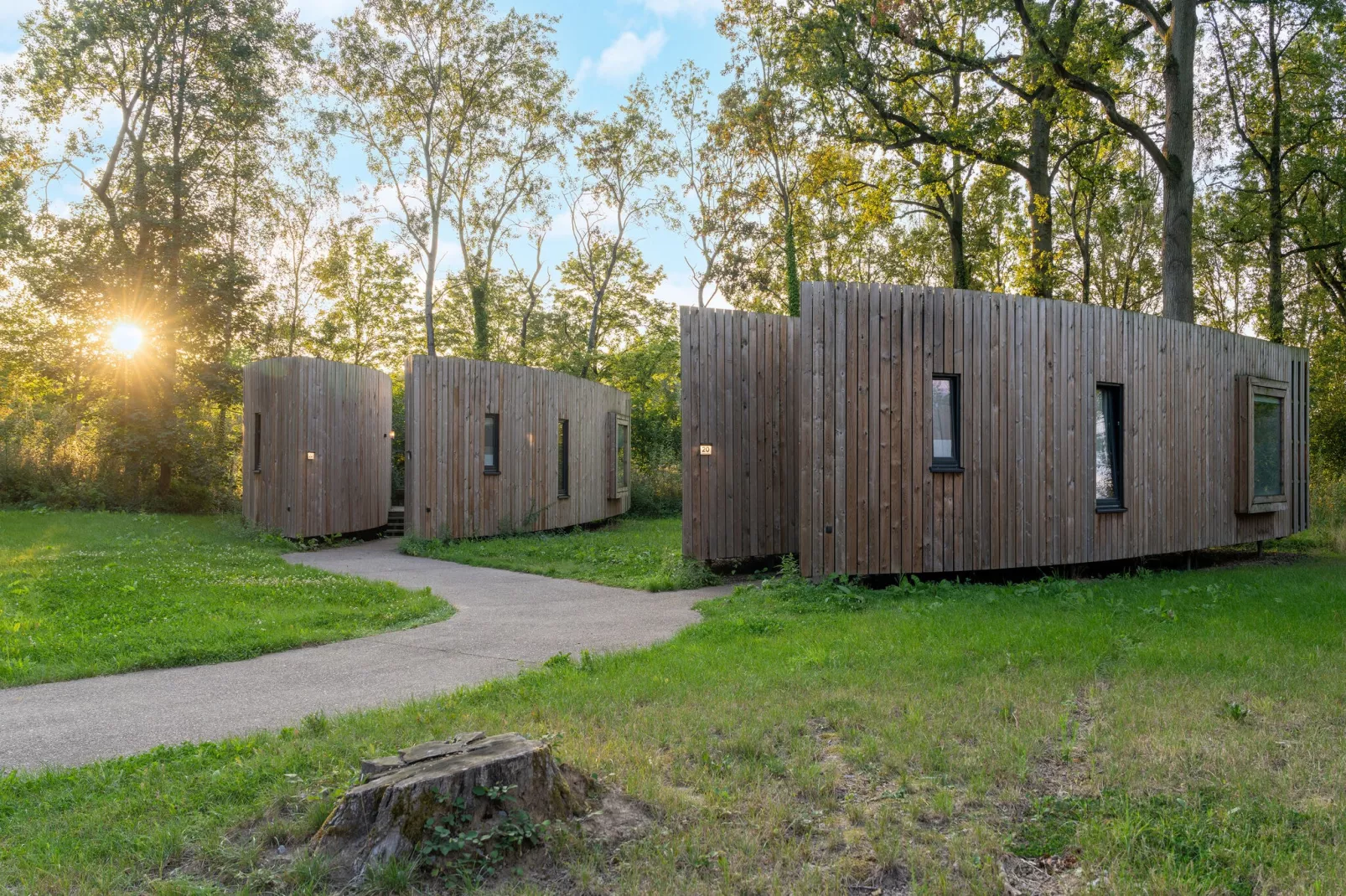 The Blue Lodge by YourNature-Buitenkant zomer