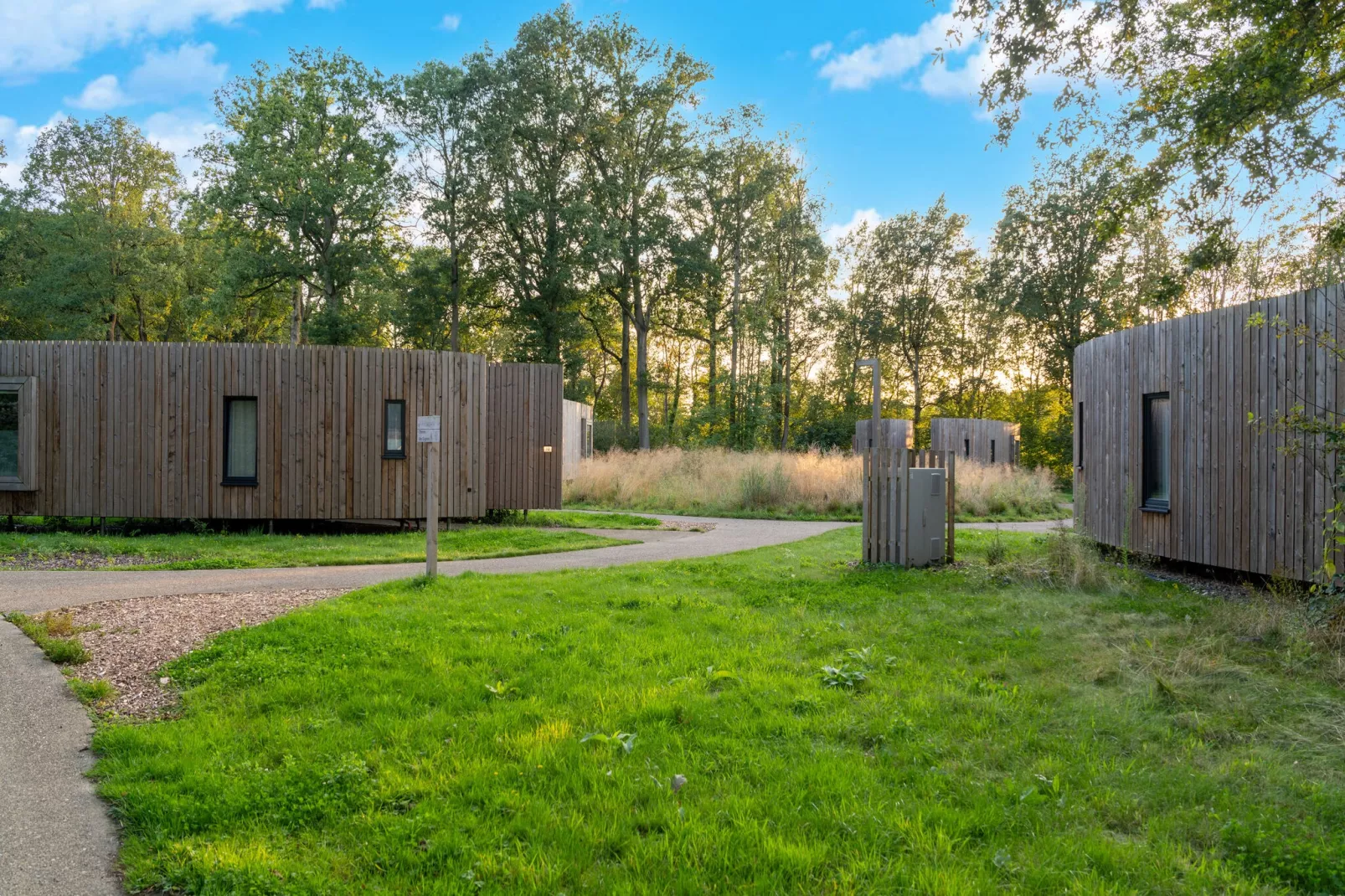 The Blue Lodge by YourNature-Buitenkant zomer