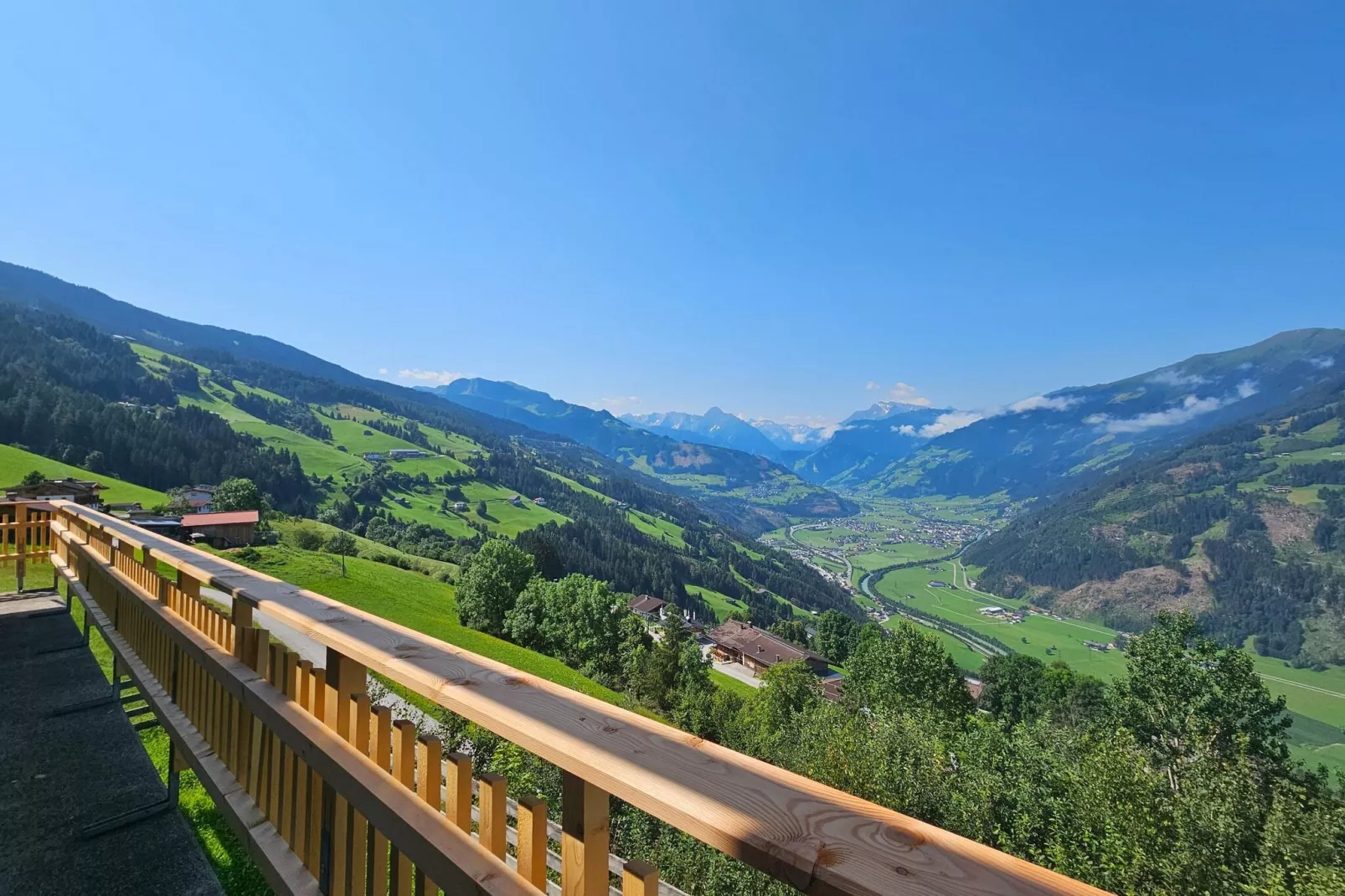 Alpblick Apart-Uitzicht zomer