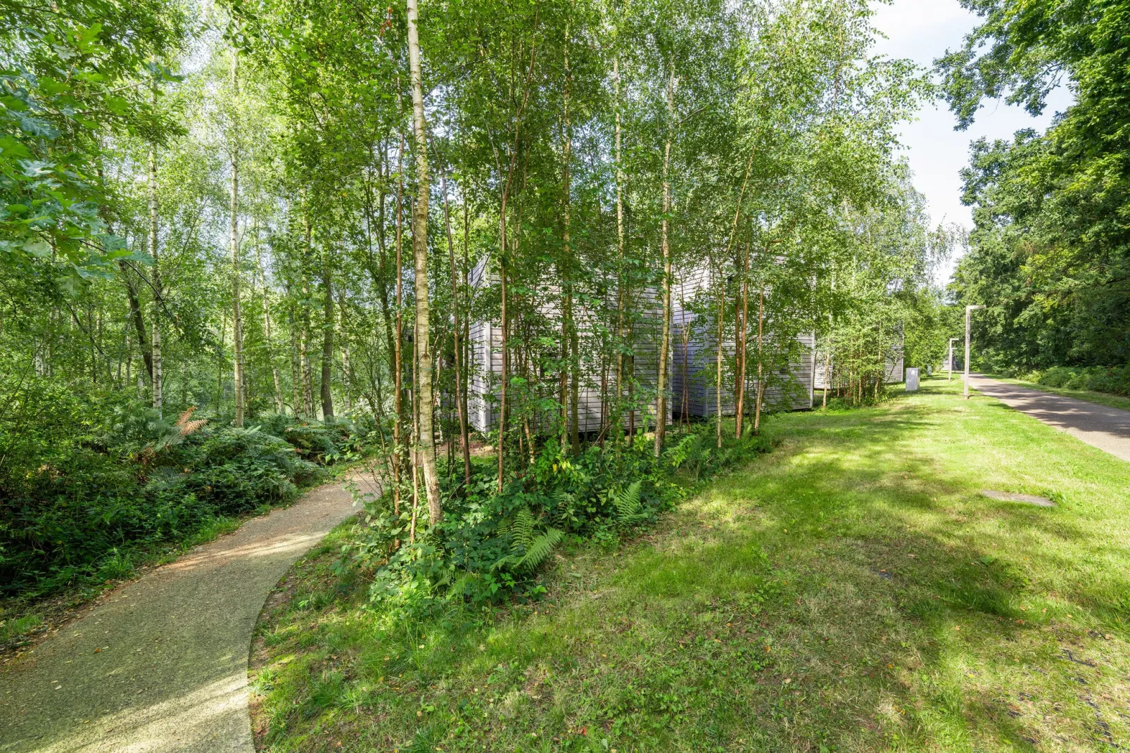 The Large Lake House by YourNature-Tuinen zomer