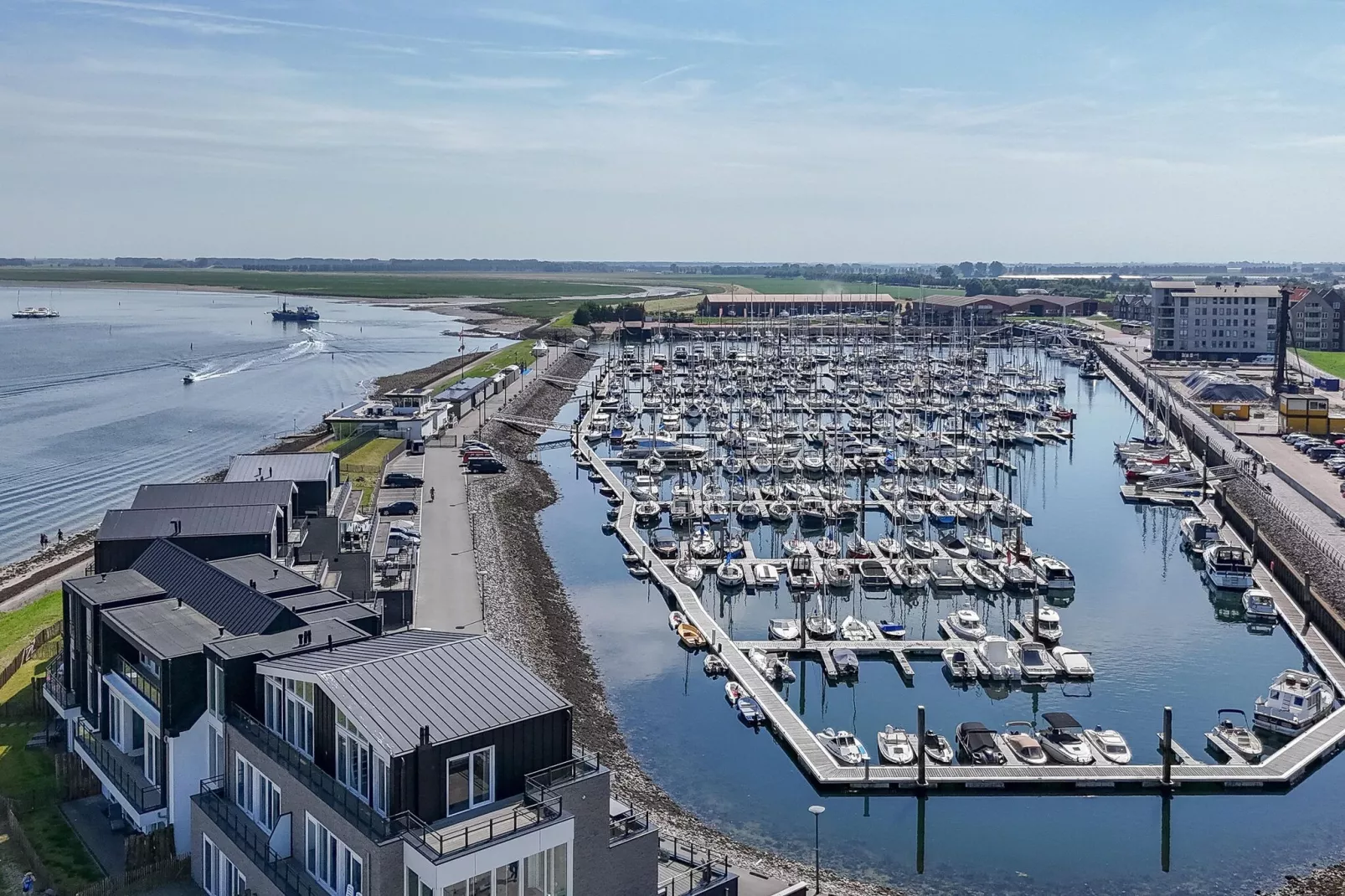 Luxe appartement Vista Maris - Havenweg 8-46  Sint-Annaland Oosterschelde-Buitenkant zomer