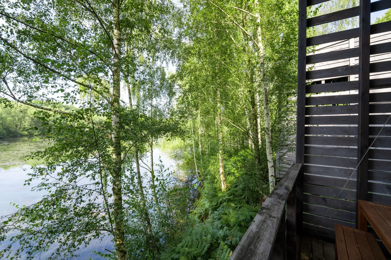 The Large Lake House by YourNature-Uitzicht zomer