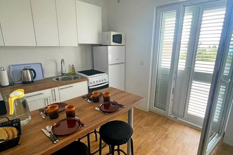 Apartments Sun 4 You - Two Bedroom Apartment with Balcony and Sea View (Apartment 2)-Keuken