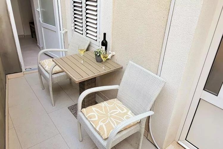 Apartment Dora - Studio Apartment with Terrace-Terras