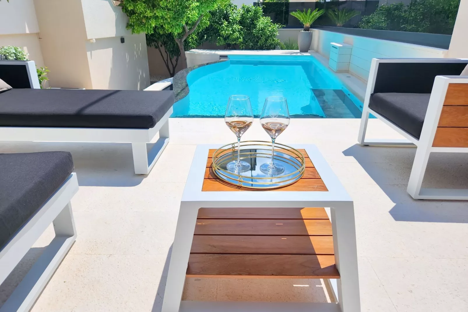 Villa Calypso Royal Apartment - Two Bedroom Apartment with Swimming Pool-Zwembad